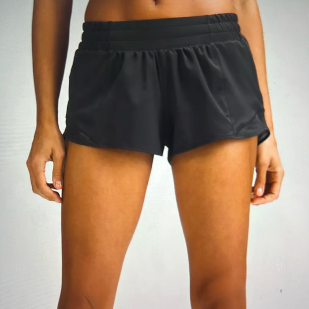 Lululemon Hot Low-Rise 2.5” Short